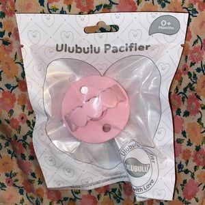 NWT baby pink Ulubulu pacifier with pink hearts 💕💕💕
